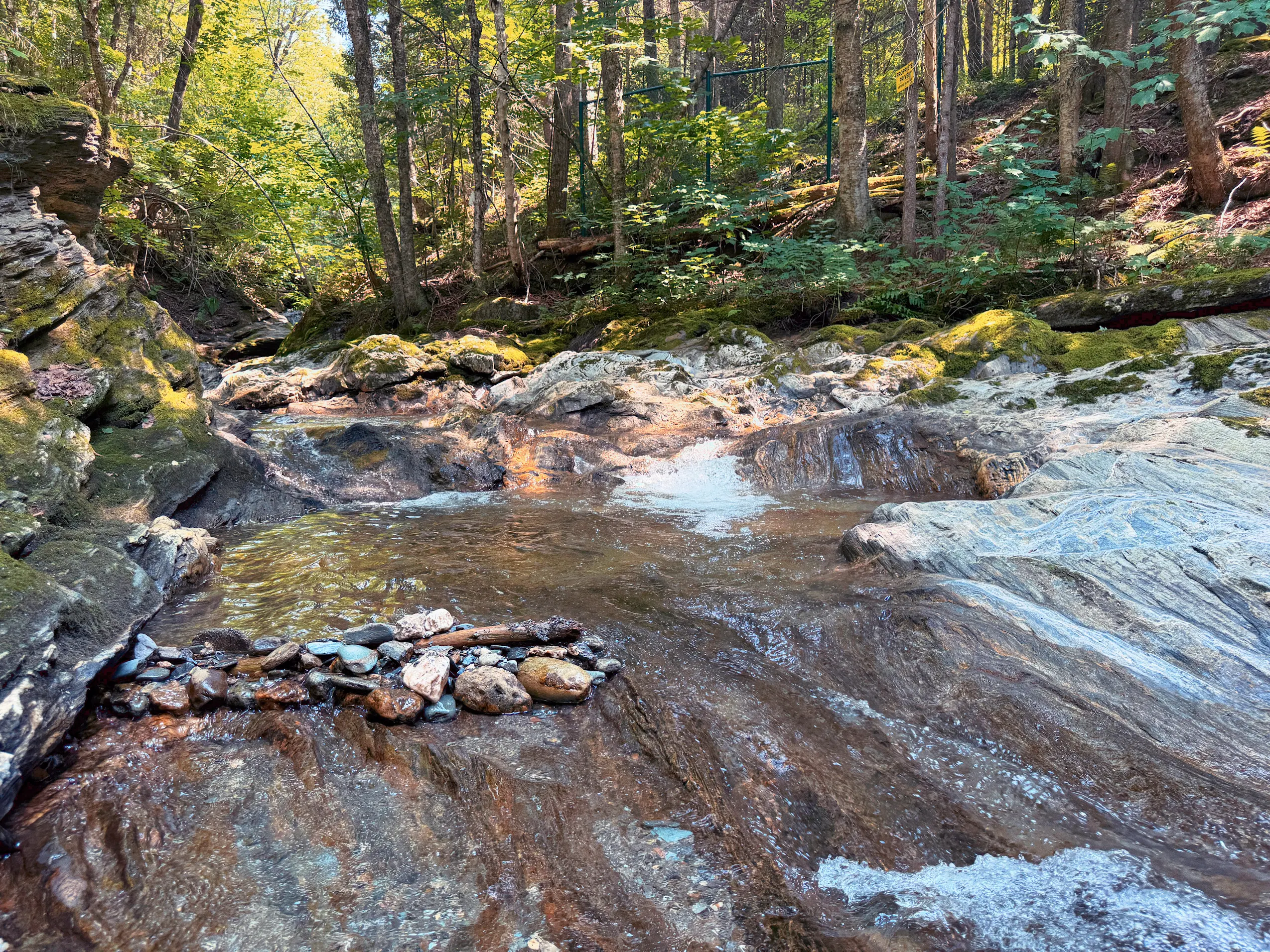 Riverstone au bord de la rivière
